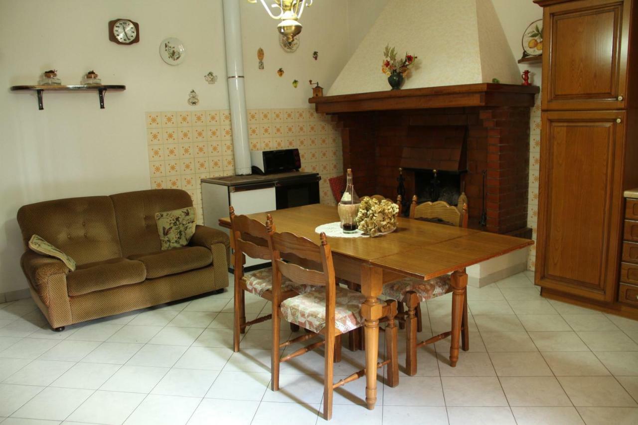 La Casa Dei Nonni Villa Chianni Eksteriør billede